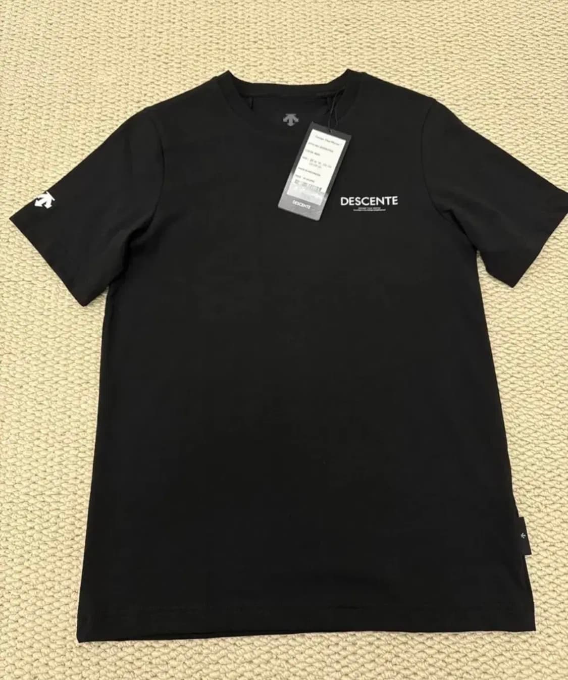 데상트 블랙 반팔티 새상품  상품이미지1