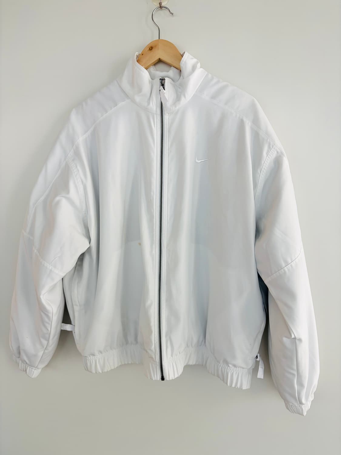 나이키 솔로 스우시 새틴 봄버 자켓 에일 써미트 상품이미지1