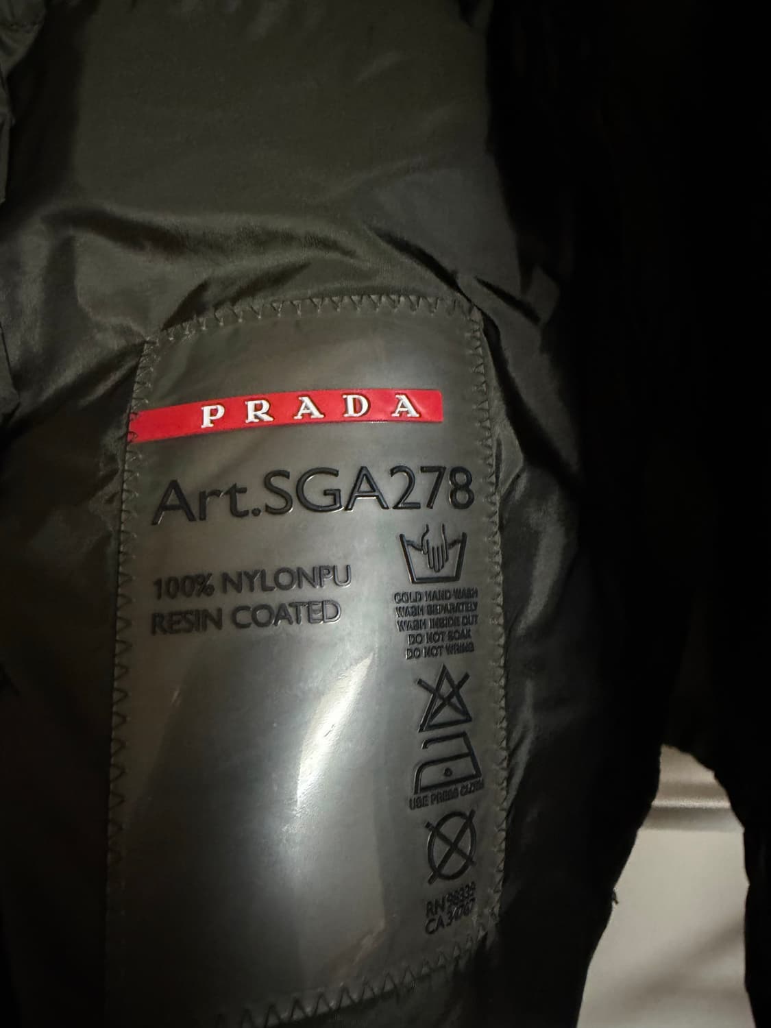 프라다 삼각로고 리나일론 바람막이 상품이미지7