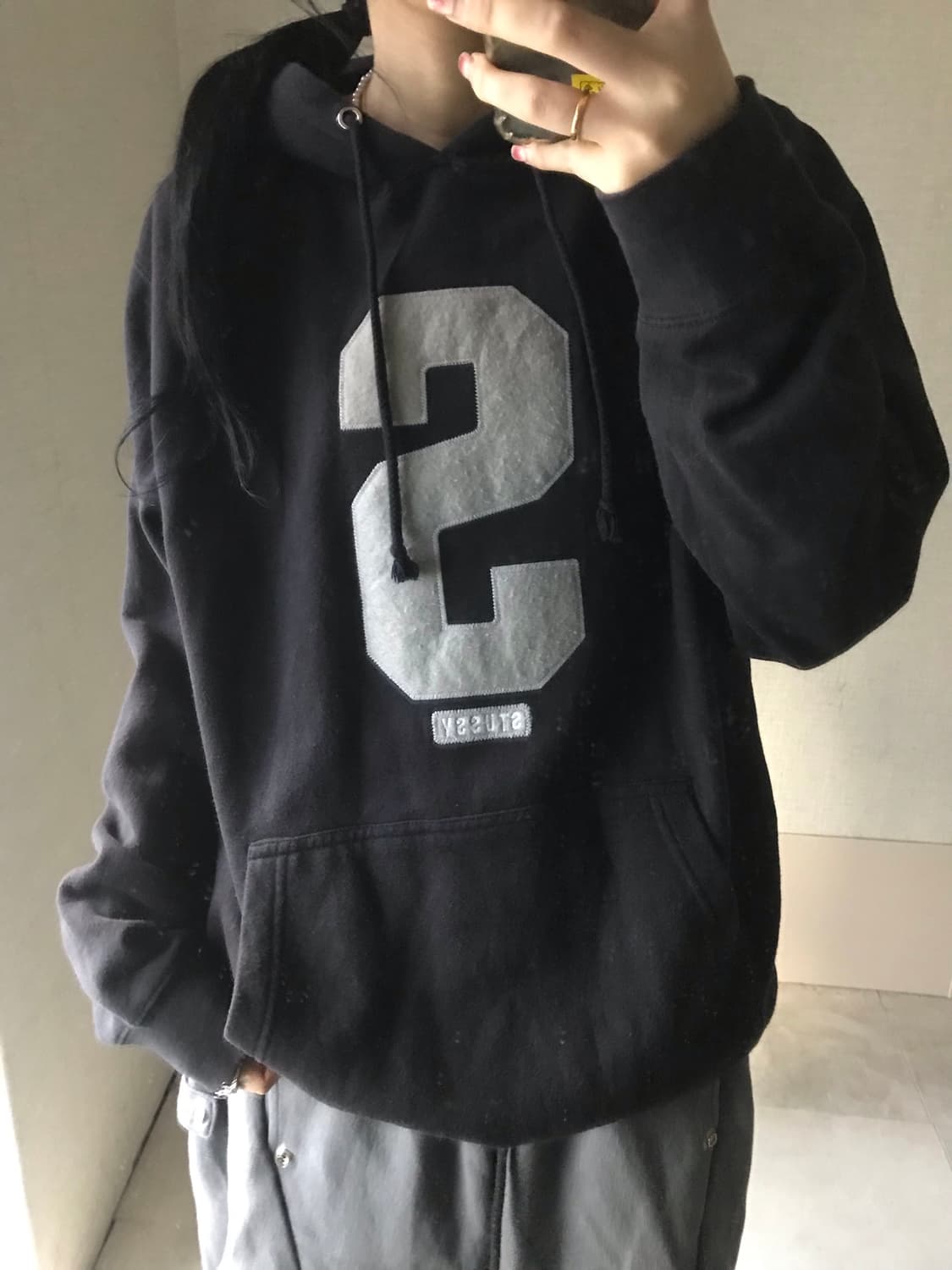 스투시 블랙 빅로고 후드티 상품이미지3