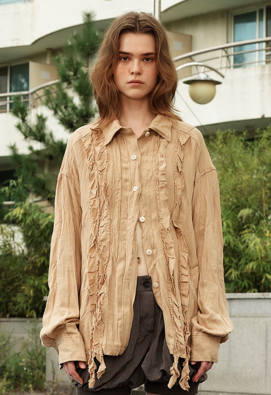 Open yy CRINKLED RUFFLE SHIRT, BEIGE 상품이미지1