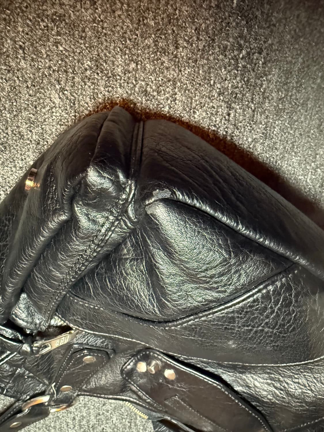 이우가마카라스 스터드레더 숄더백 / 블랙 상품이미지7