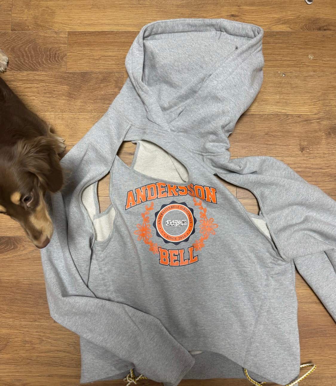 앤더슨벨 컷아웃 후드티 상품이미지1