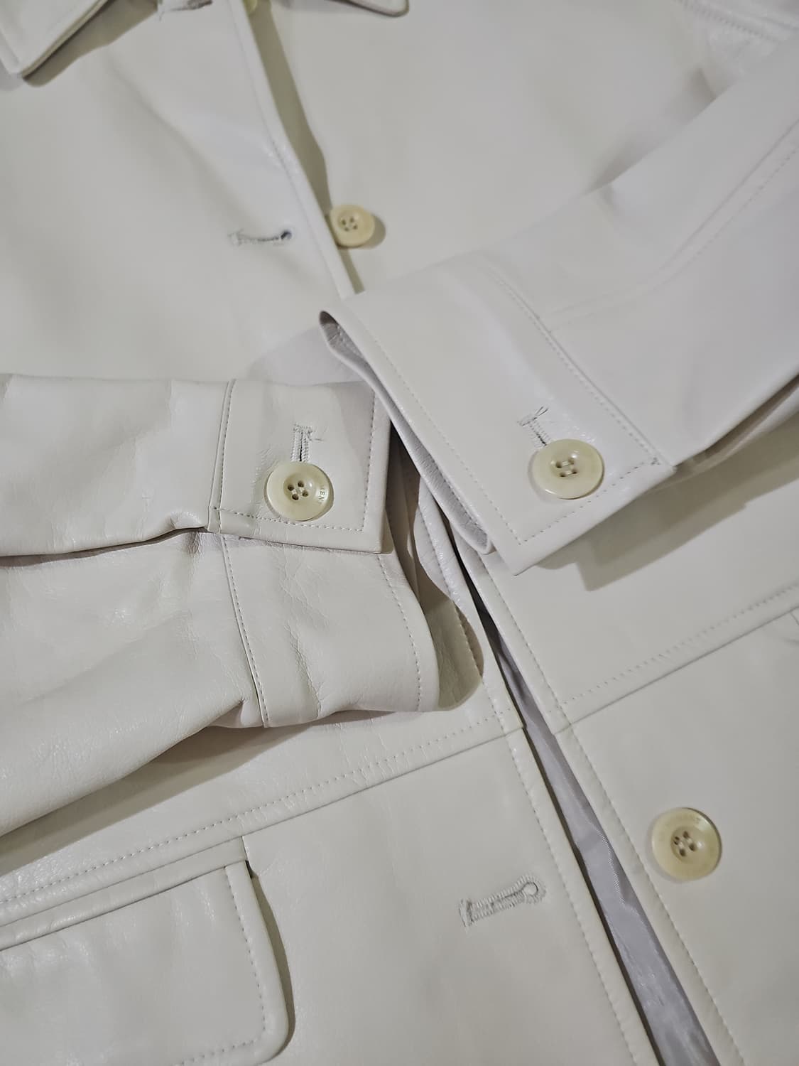 오디너리먼트 마크 하프 비건 레더 가죽 자켓 크림 상품이미지6