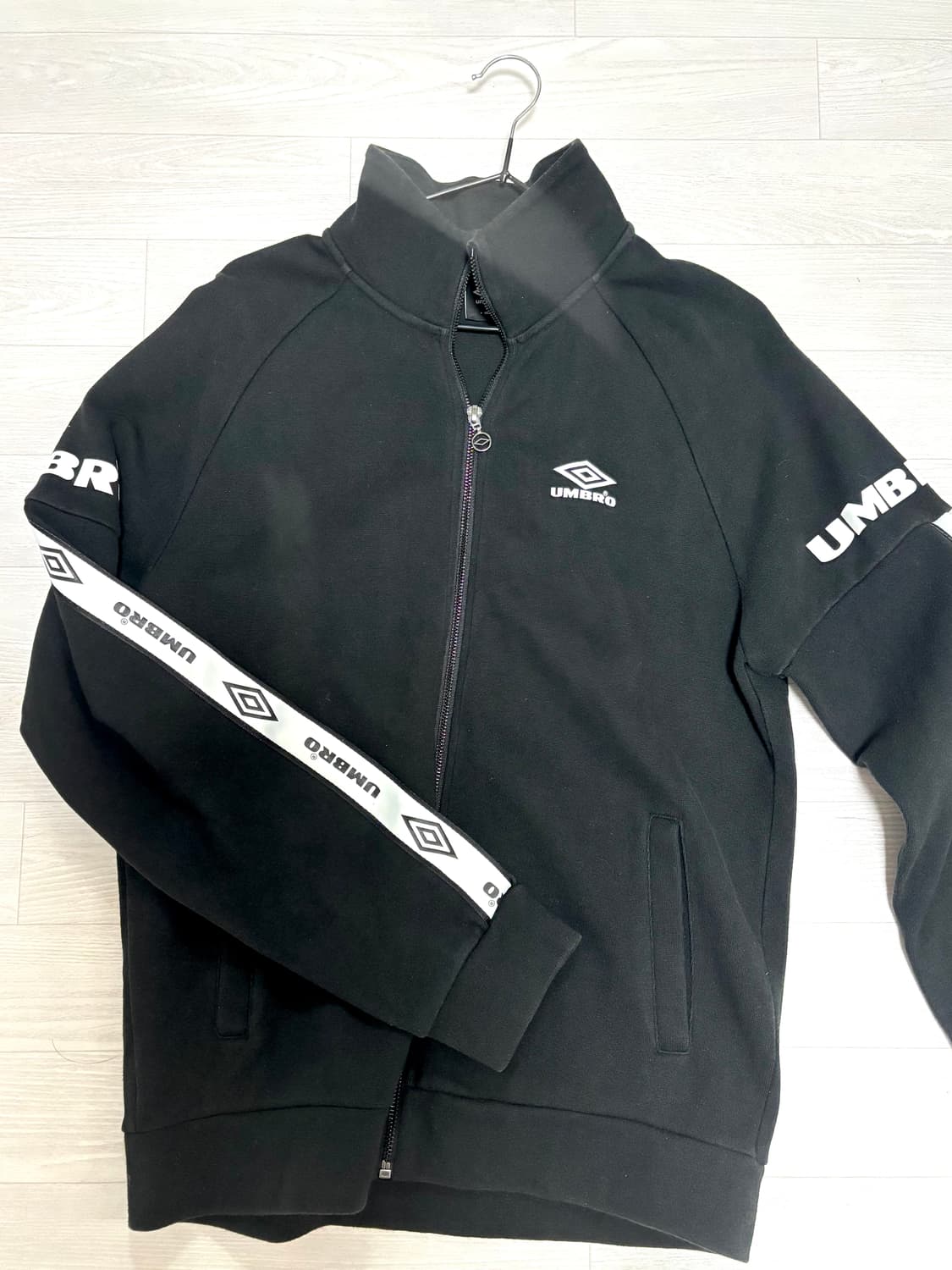 엄브로 집업 상품이미지1