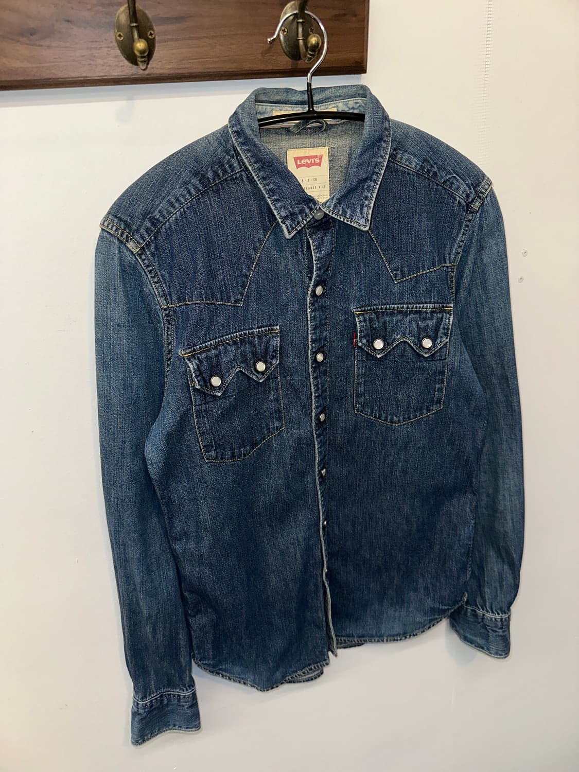 리바이스 슬림핏 웨스턴 데님셔츠 s 상품이미지2