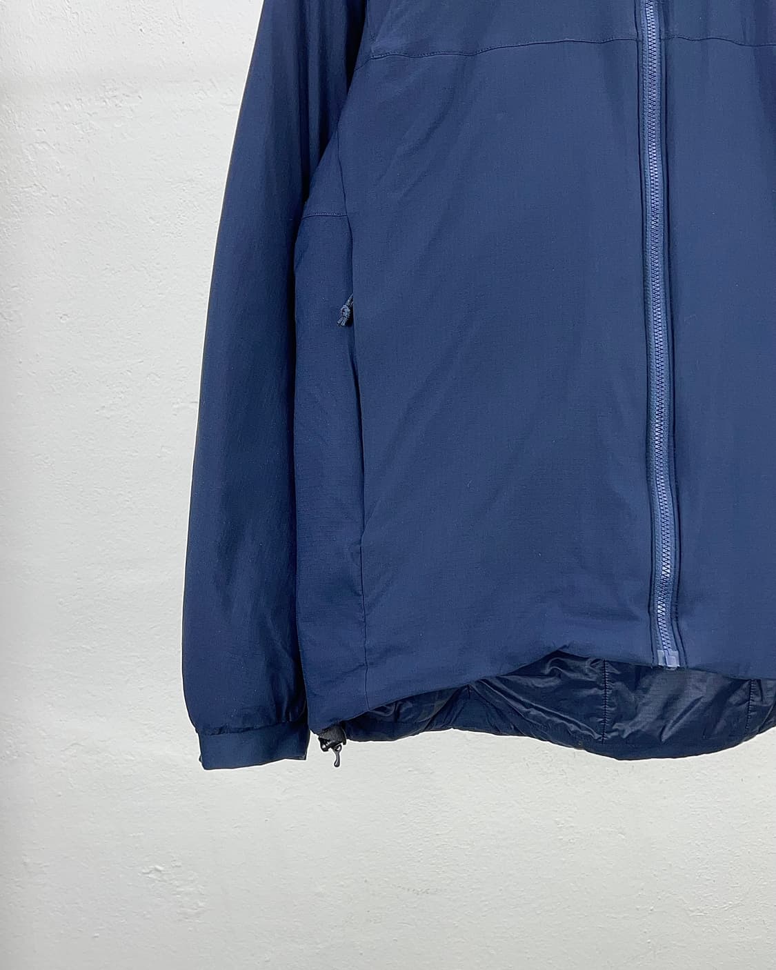 아크테릭스 22fw 킹피셔 네이비 아톰 LT 후디 라이트 웨이 패딩 자켓 상품이미지4