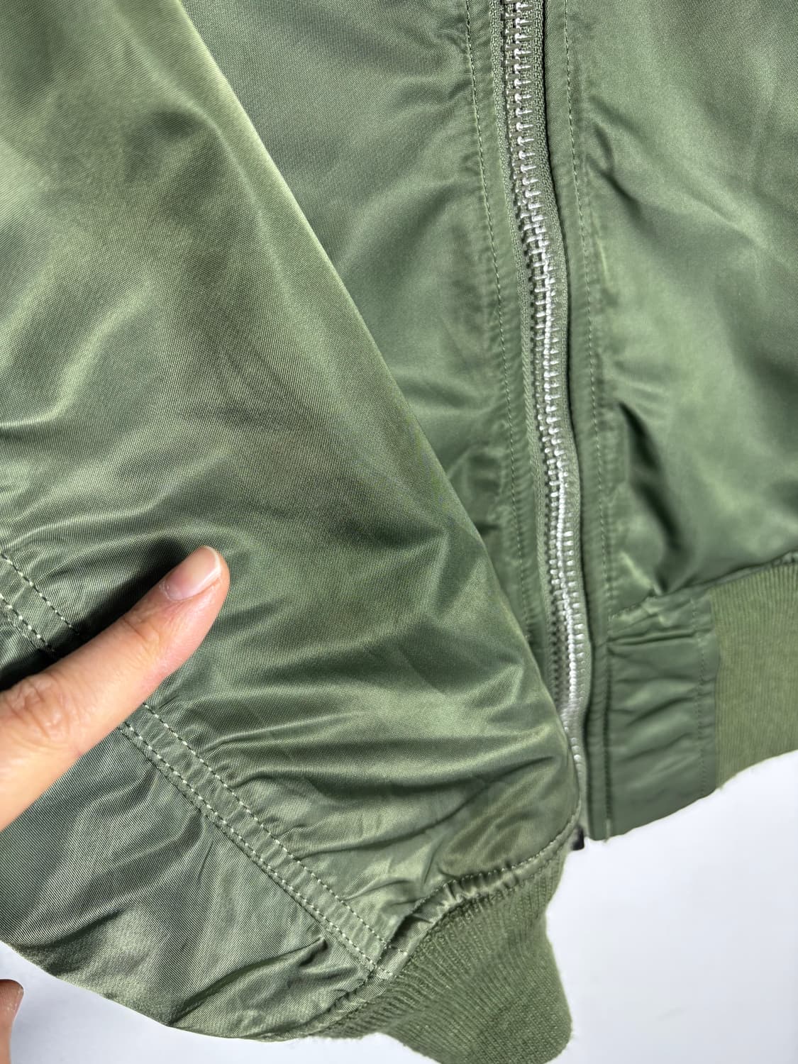 알파 인더스트리 ma-1 항공점퍼 카키 상품이미지9