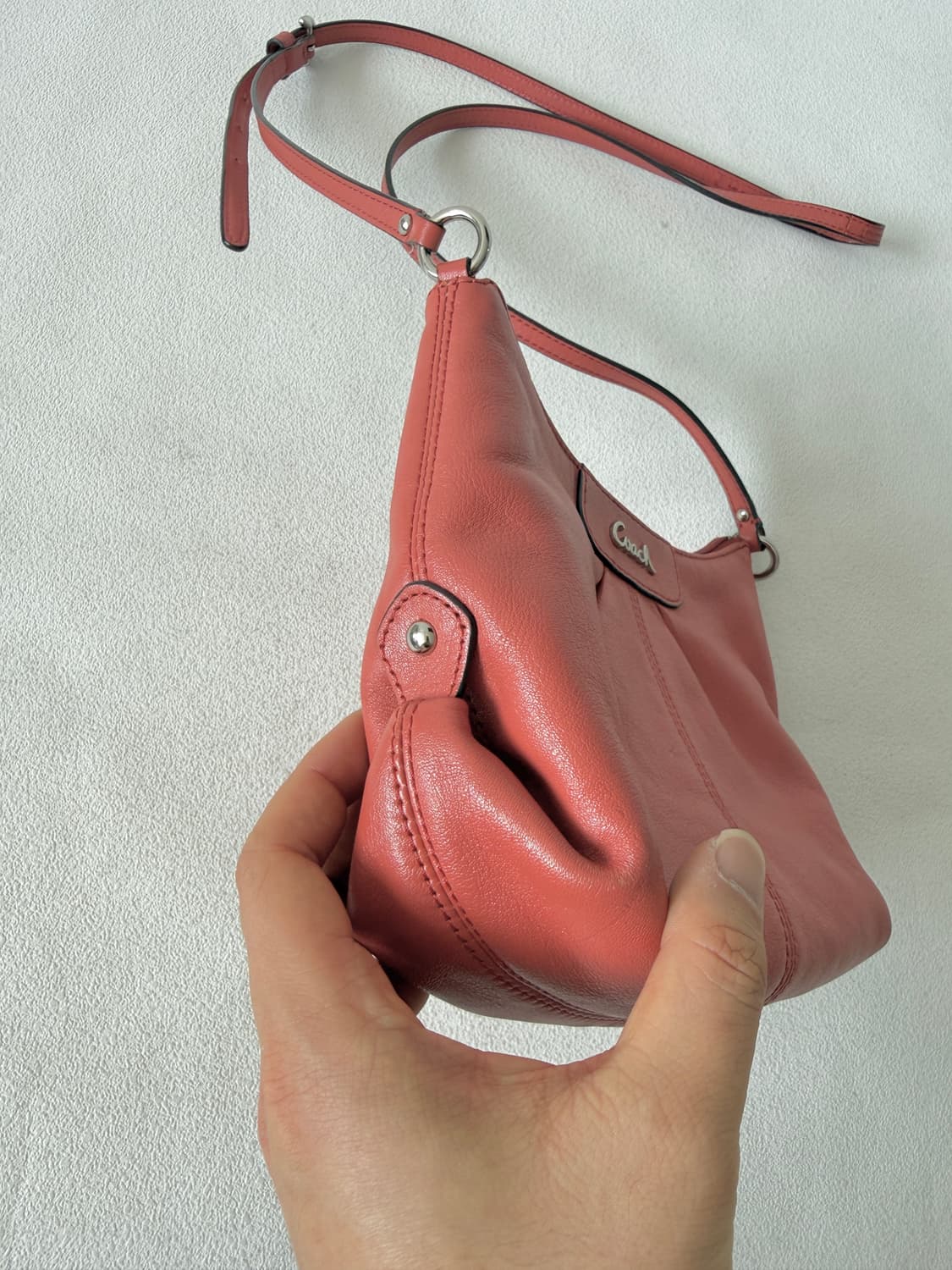 코치(COACH) 레더 크로스백 상품이미지4