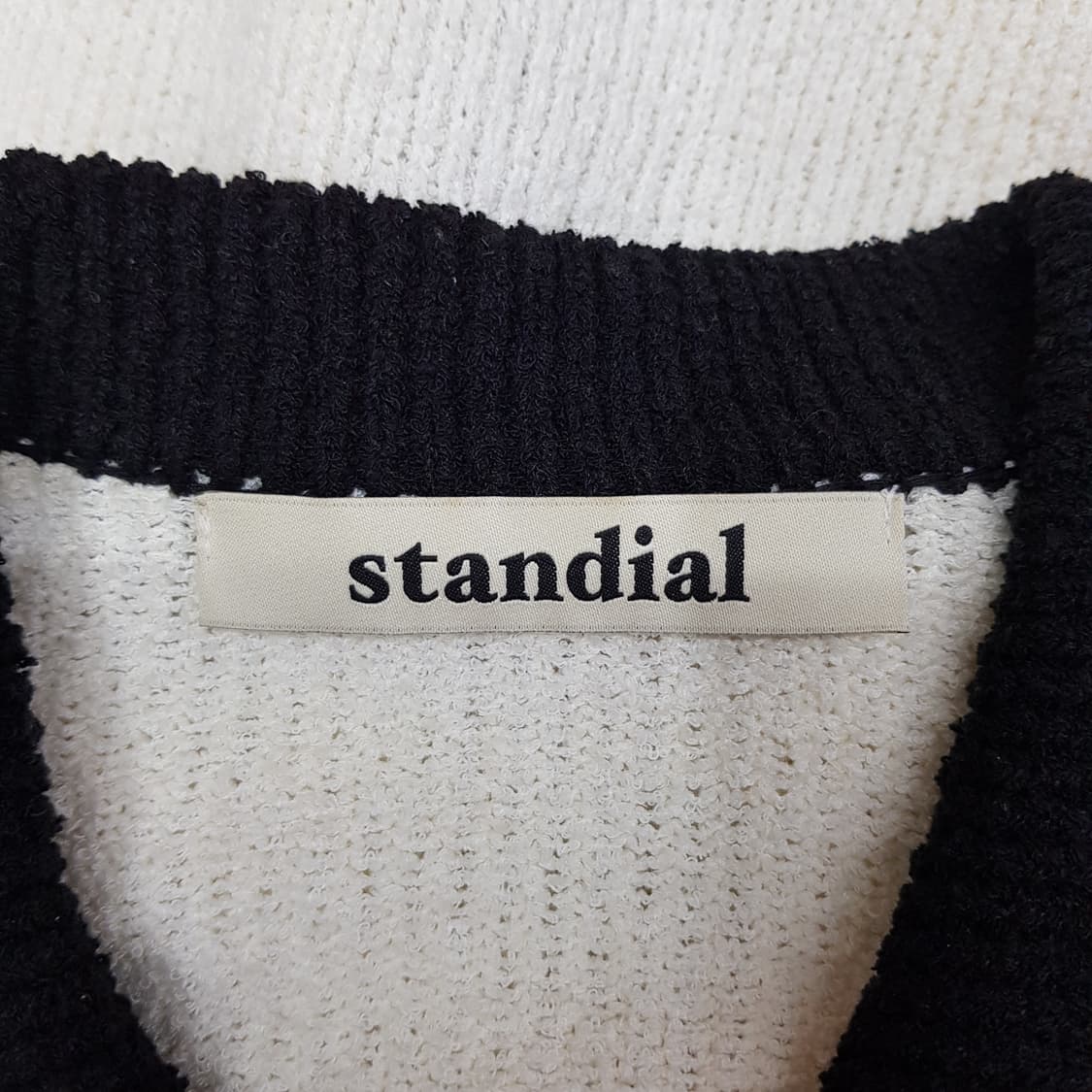 스탠디얼(Standial) 2023 배색 카라 부클 니트 가디건 F사이즈 상품이미지4