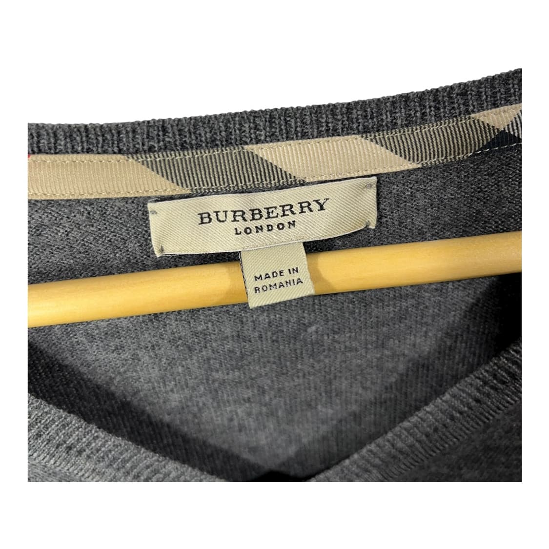 [Burberry] 버버리 런던 메리노 울 V넥 니트 상품이미지4