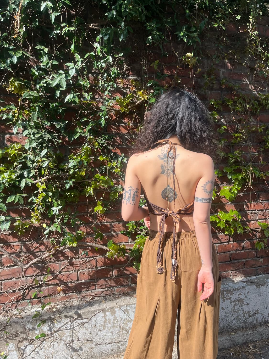 브라운 타이다이 홀터넥 탑 상품이미지8