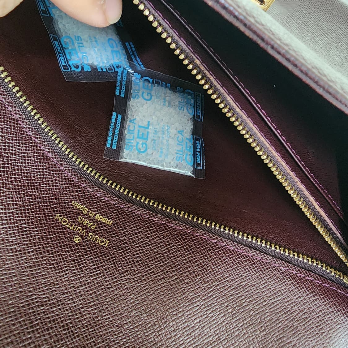상태양호 루이비통 타이가 세렌가 클러치백 아카주 다크와인 상품이미지9