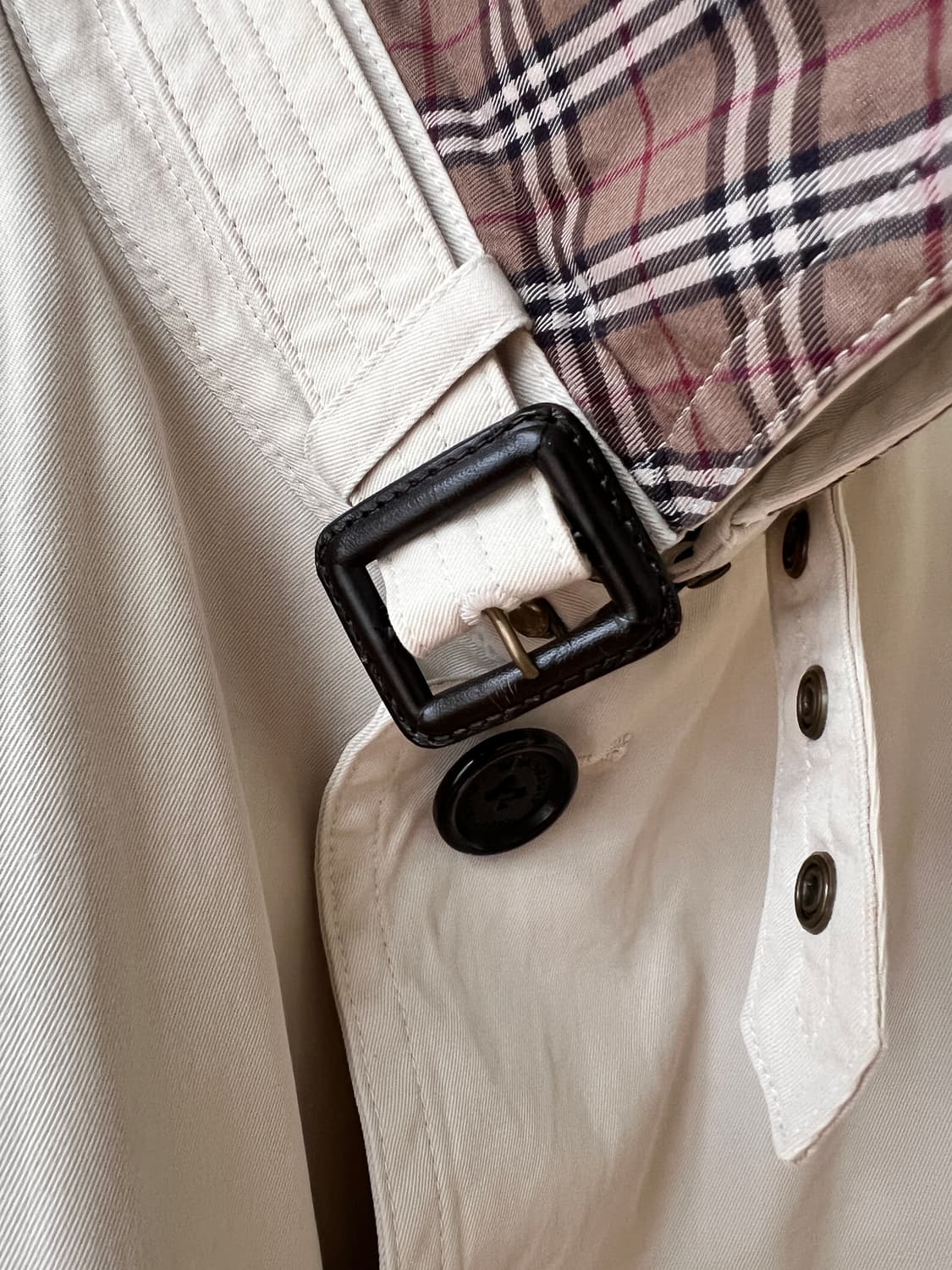 버버리 퀼팅 라이닝 싱글 하프 트렌치 코트 상품이미지3