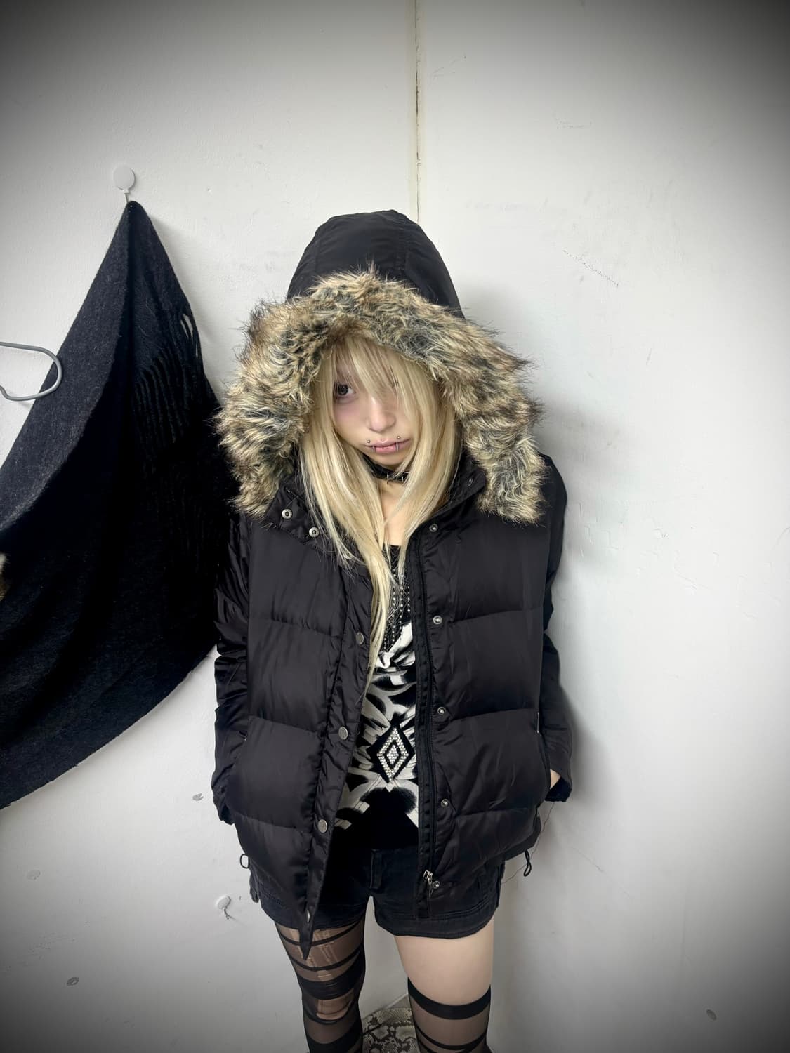 “Vintage” Y2K Mood Black Fur Padding 상품이미지2