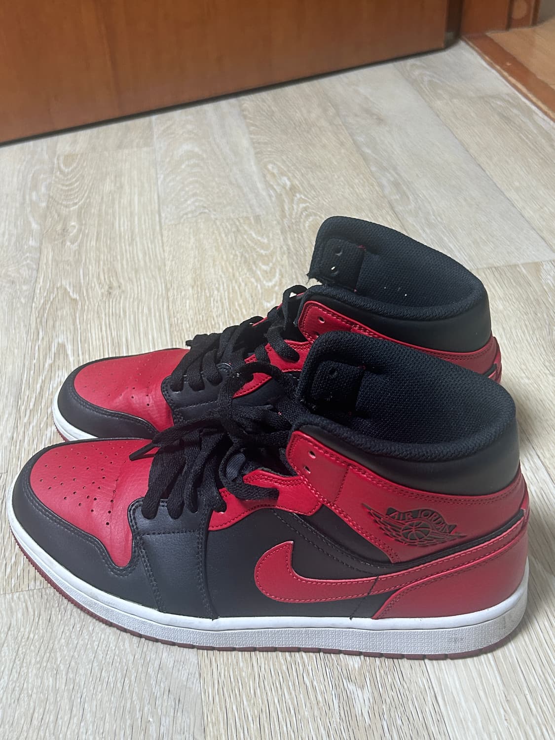 나이키 조던1 미드 브레드 상품이미지2