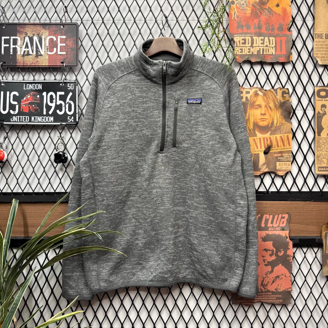 파타고니아 플리스 솔리드 하프 집업 자켓 사이드 집업 디테일 차콜 상품이미지1