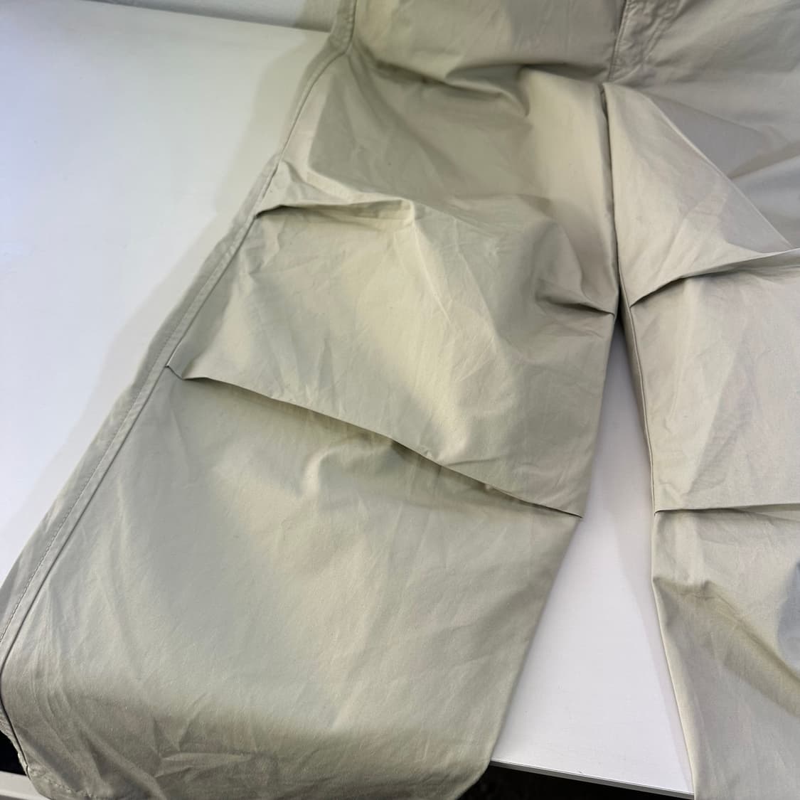 30-31 유니클로 아이보리 세미와이드 파라슈트팬츠 상품이미지4