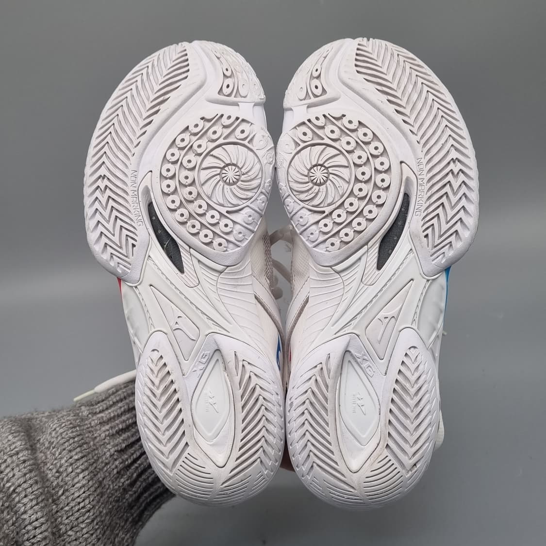 미즈노 웨이브 클로 네오 여성배드민턴화230 상품이미지3