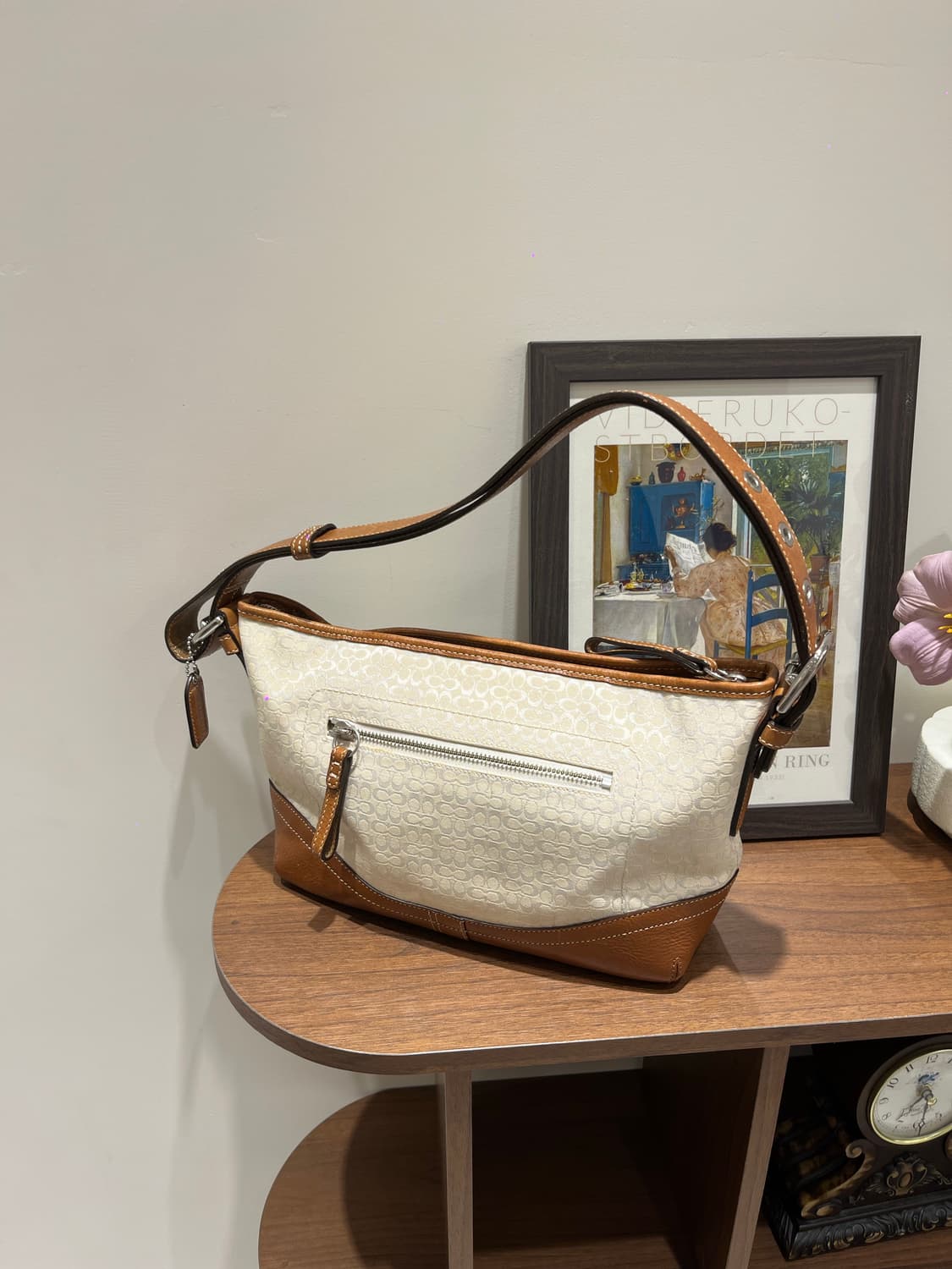 Coach Cream Shoulder Bag 상품이미지2