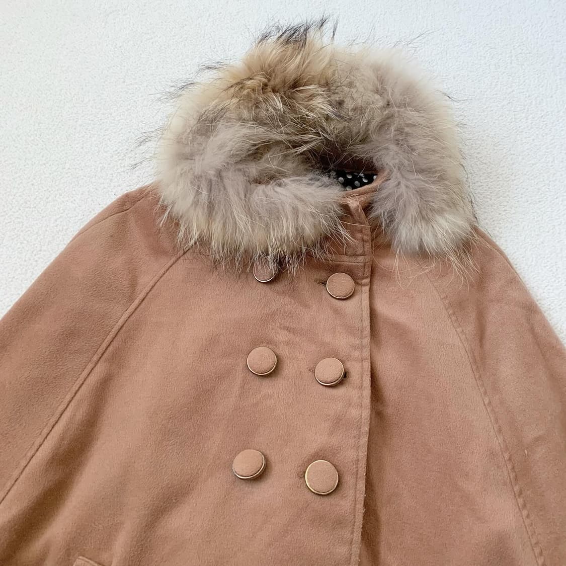 세실맥비 라떼갸루 퍼 케이프 상품이미지3