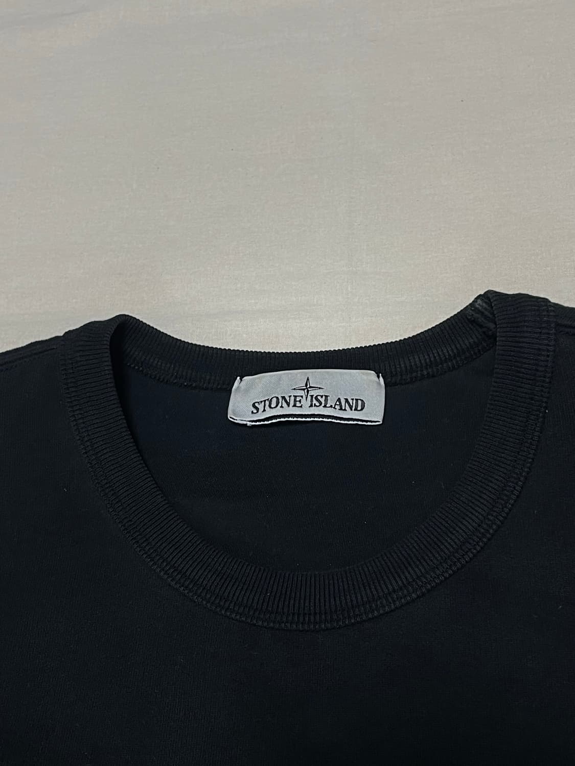 23fw 스톤아일랜드 맨투맨 블랙 [L] 상품이미지3