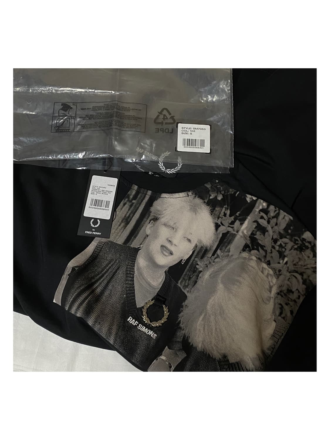 라프시몬스 숄더 그래픽 패치 아카이브 반팔 티셔츠 프레드 페리 상품이미지4