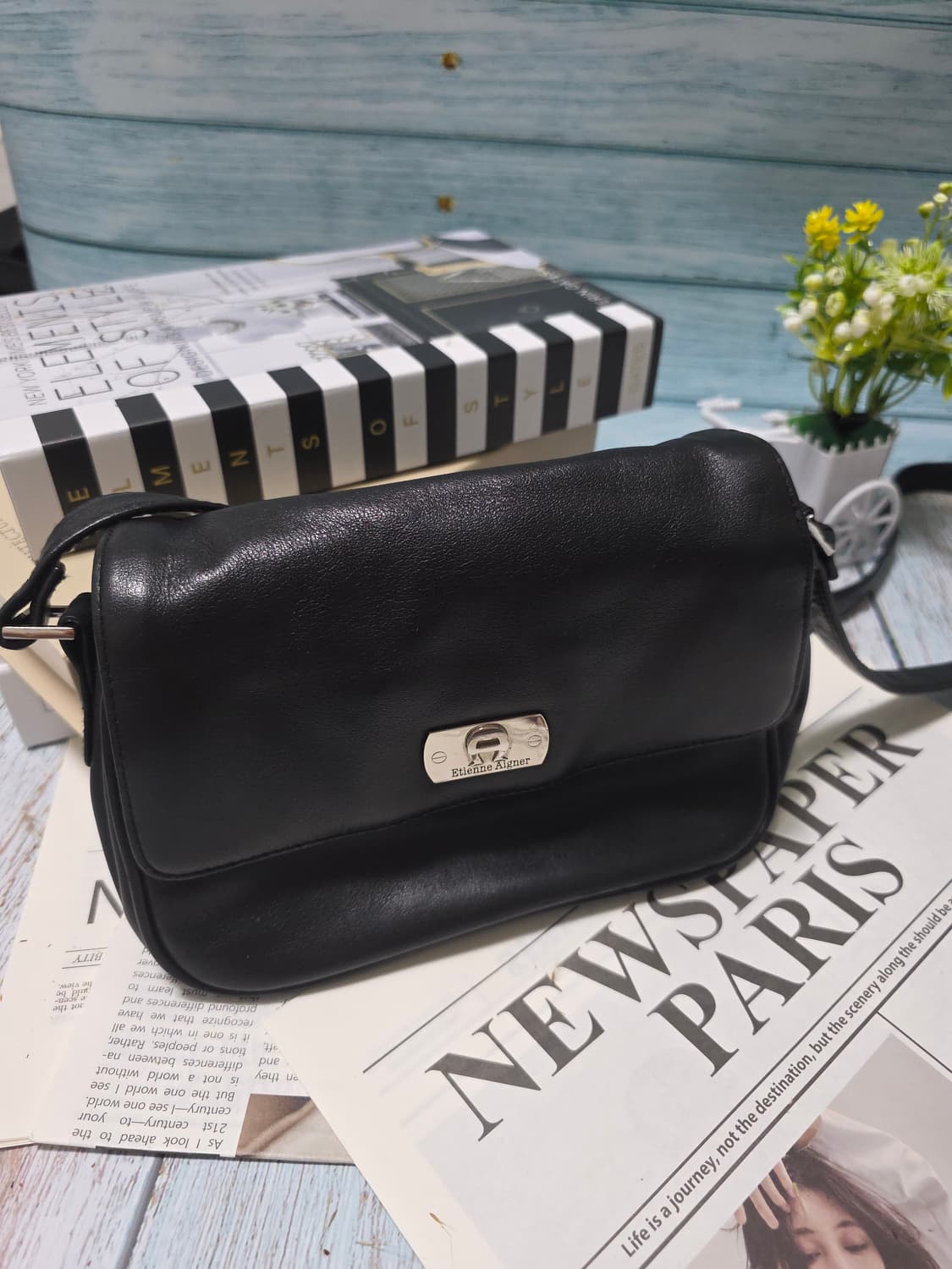 아이그너 Etienne Aigner 소가죽 블랙 숄더백 상품이미지1