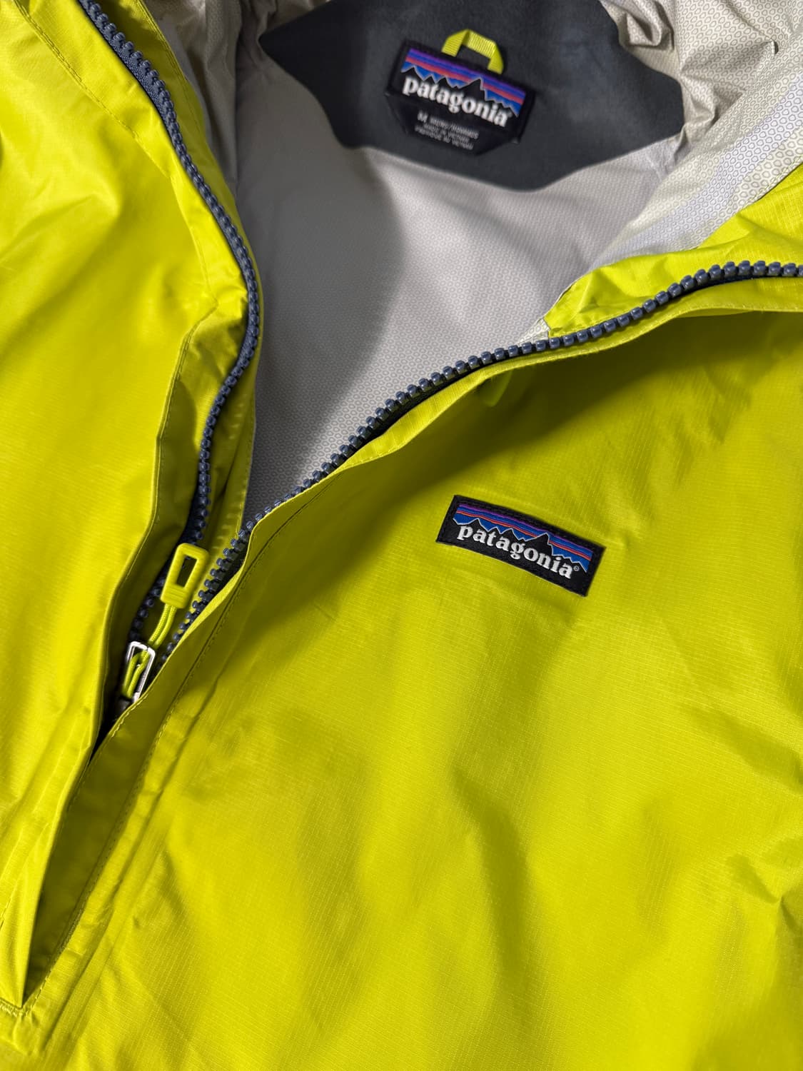 파타고니아 루즈핏 나일론 토렌쉘 배색 아노락 후드 자켓 상품이미지4