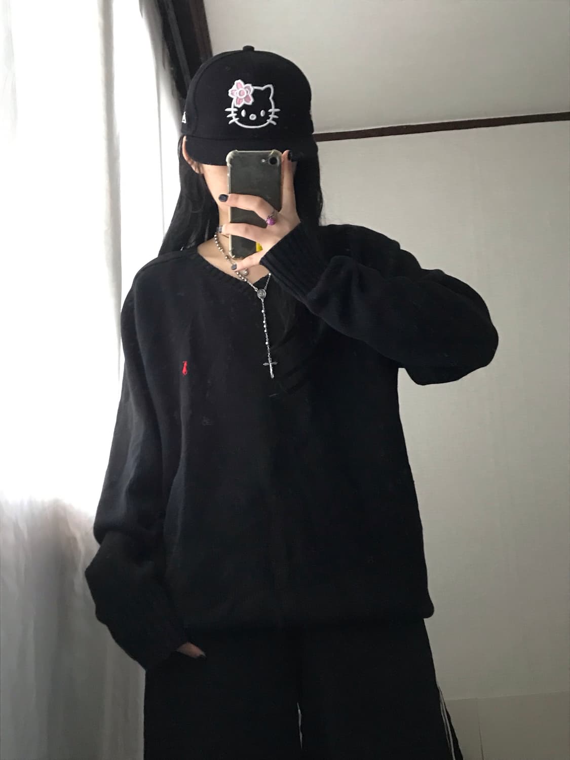 폴로 블랙 오버핏 브이넥 니트 상품이미지7