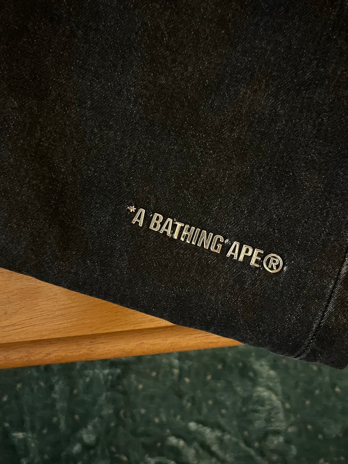 Bape 메탈 로고 데님 팬츠 23FW 상품이미지2