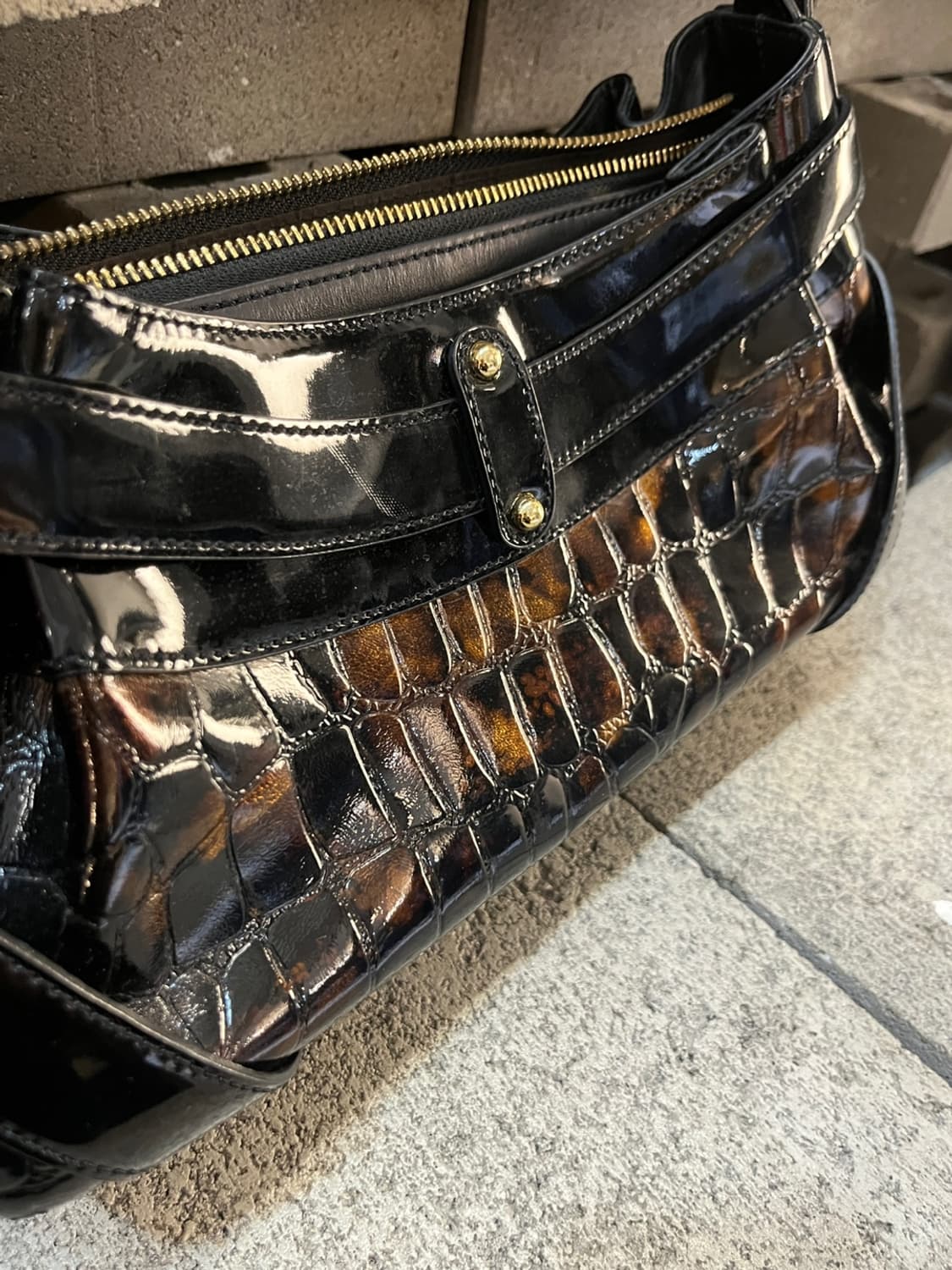 발렌시아가 크로커다일 엠보 숄더 백 상품이미지6