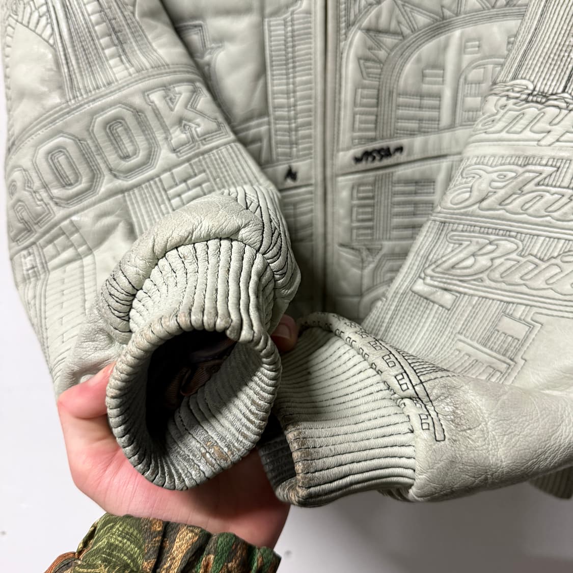 Al Wissam 100% 양가죽 시티 자수 디테일 퀼팅 바시티 자켓 상품이미지5