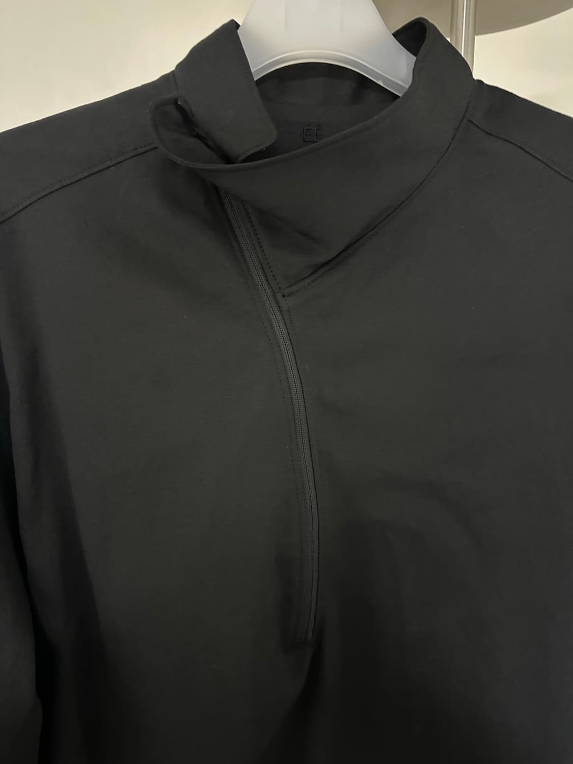 EE 25SS CURVED HALF ZIP-UP 상품이미지4