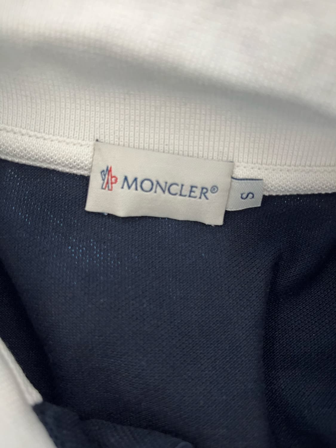 몽클레어 넥포인트 카라티 상품이미지4