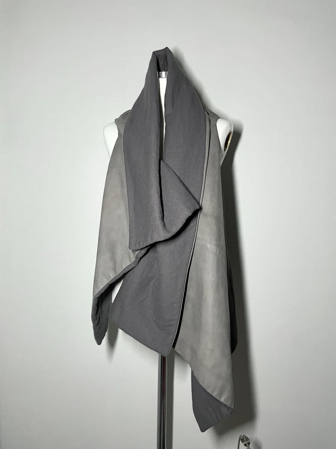 앤 드뮐미스터 레더 비대칭 베스트 상품이미지3