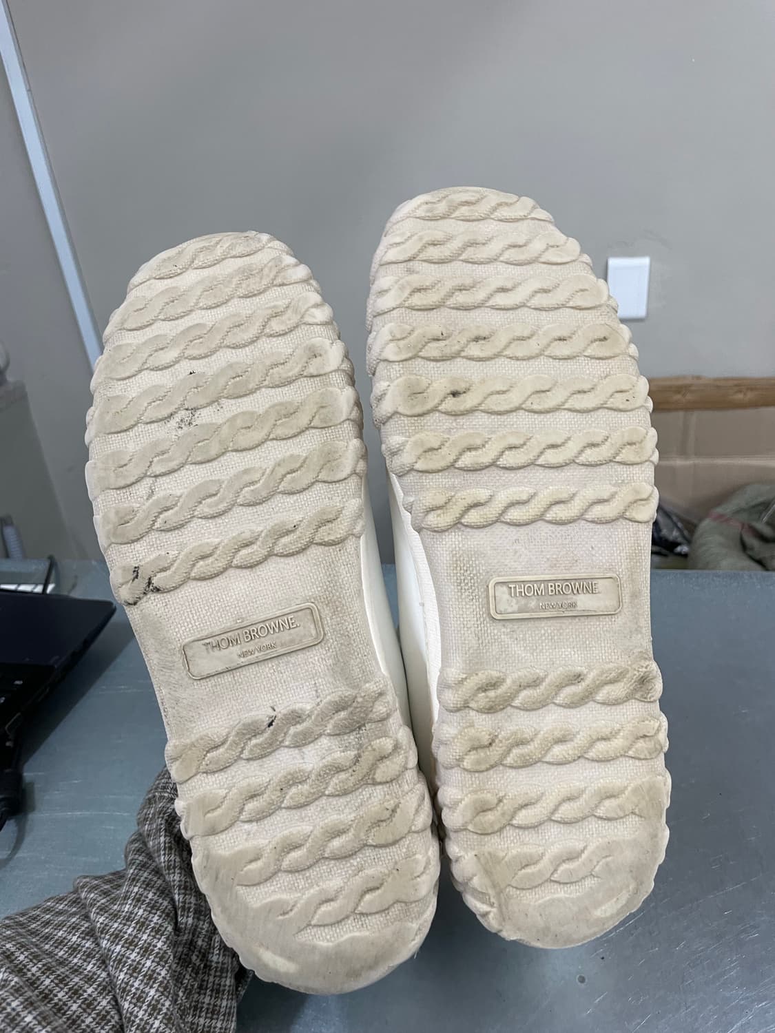 톰브라운 비텔로 카프 레더 케이블 니트 솔 코트 295 (gr-4203) 상품이미지6