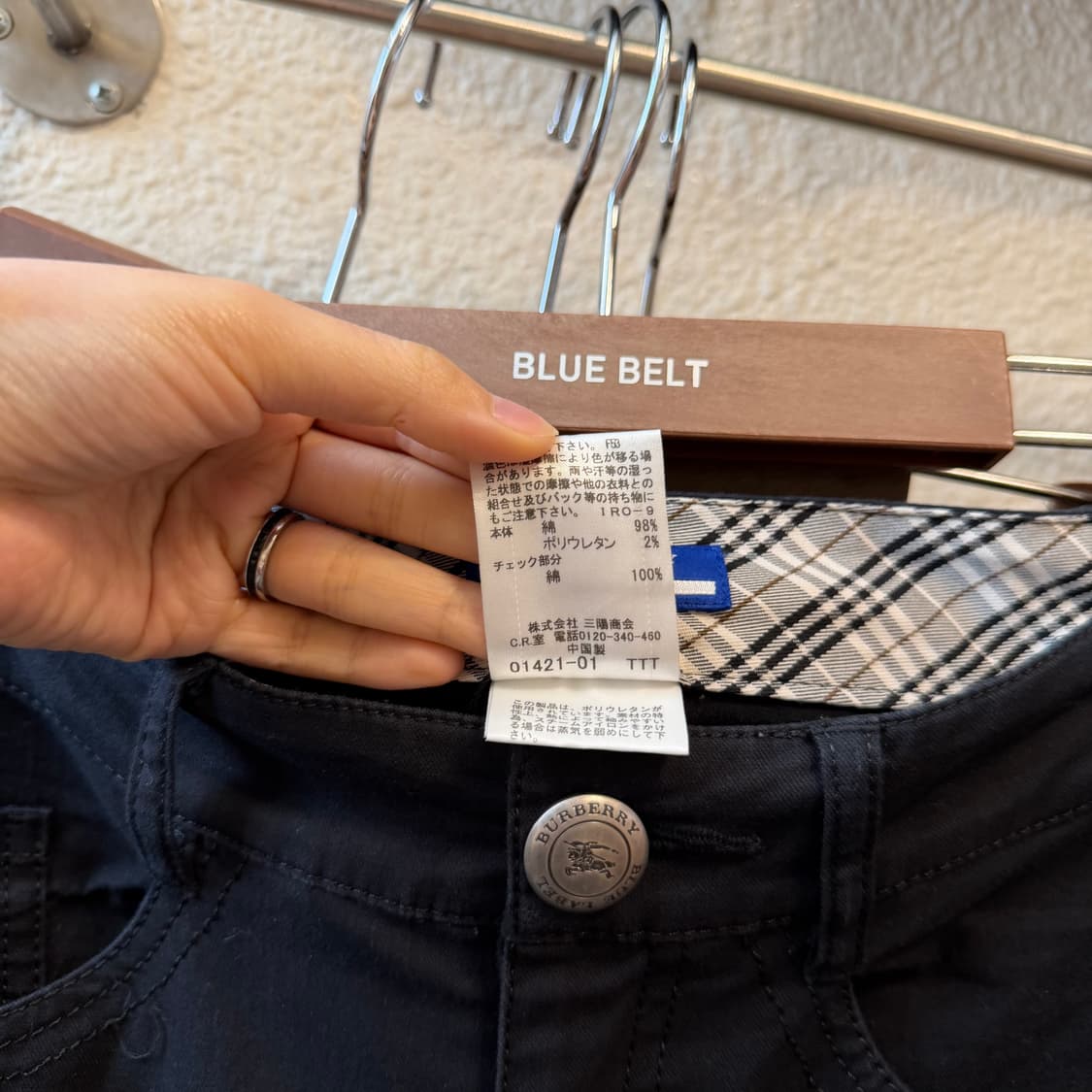 버버리 블루 라벨 카고 카프리 팬츠 백 버클 스트랩 디테일 블랙 상품이미지9