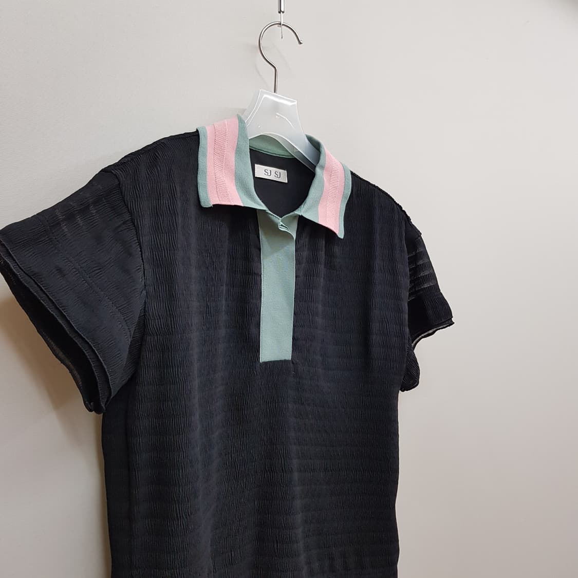 한섬 SJSJ 시스루 텍스처 배색 카라 반팔 블라우스 XS사이즈 상품이미지3