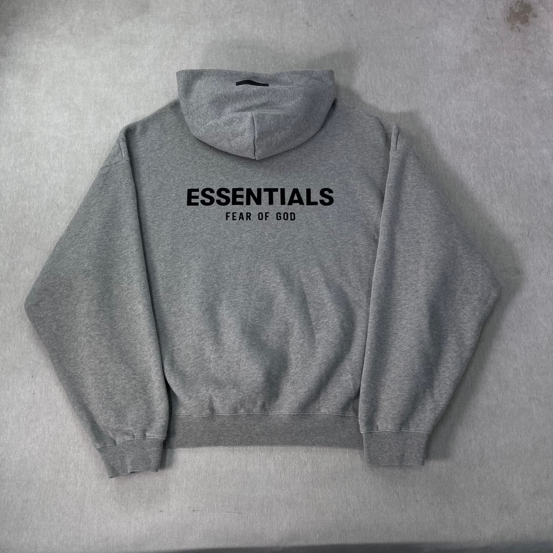 110 피오갓 에센셜 백로고 그레이 후드티 상품이미지1