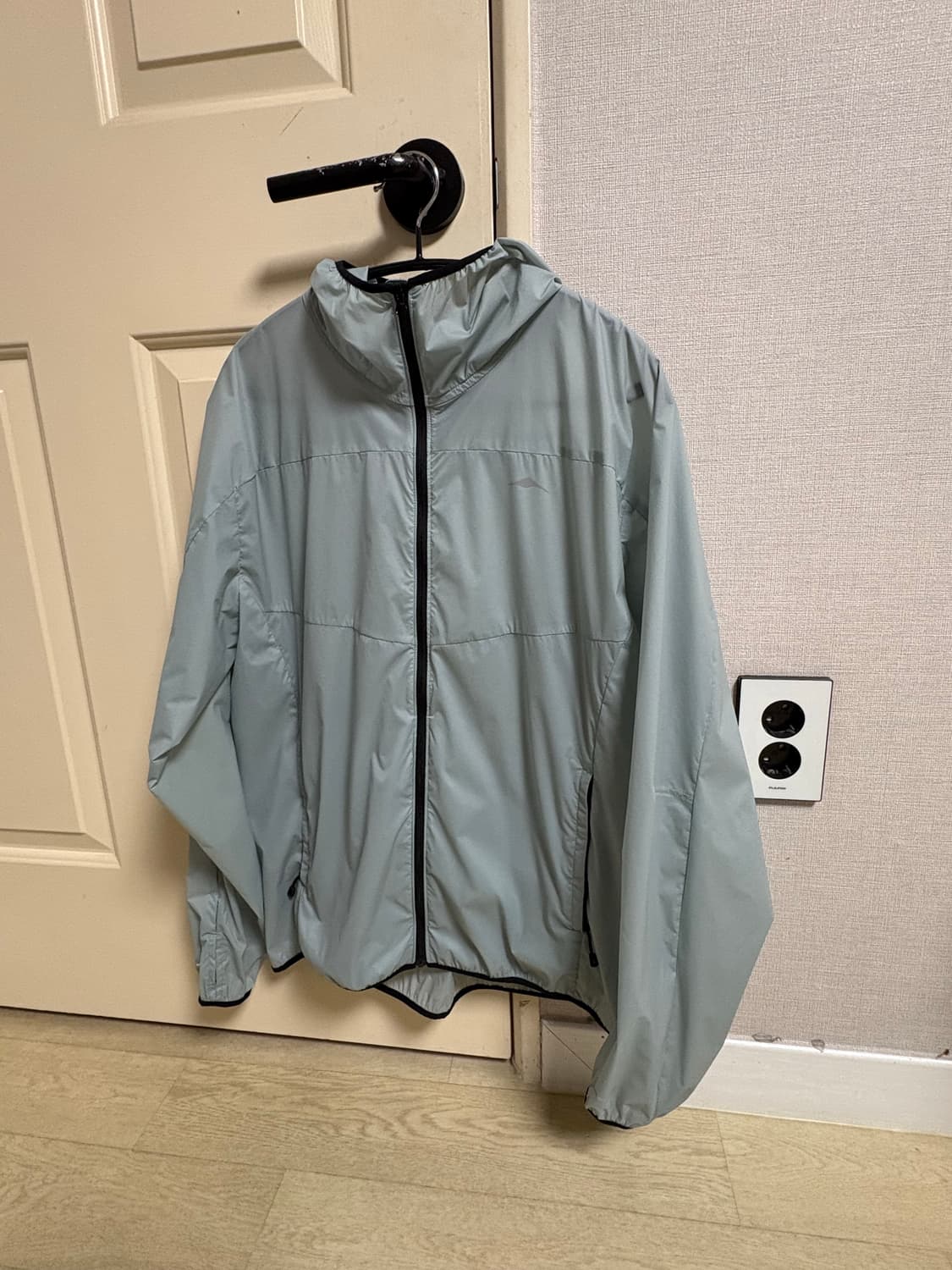 고요웨어 라이트 러닝 자켓  M사이즈 라이트 틸 팝니다 상품이미지4