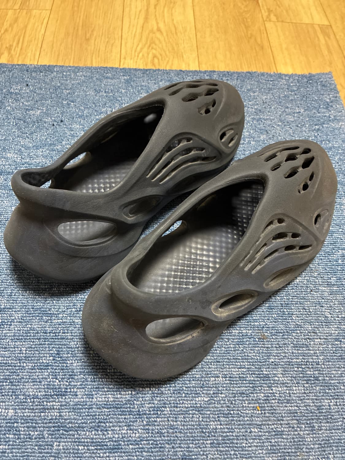 Yeezy 폼러너 미네랄블루 상품이미지2