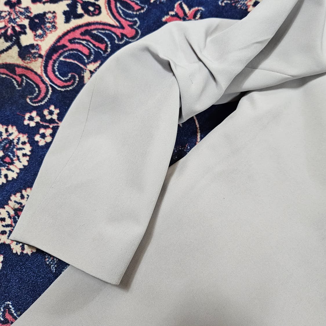 우이(OUIE) 소매 주름 브이넥 버튼 자켓 Free 상품이미지5