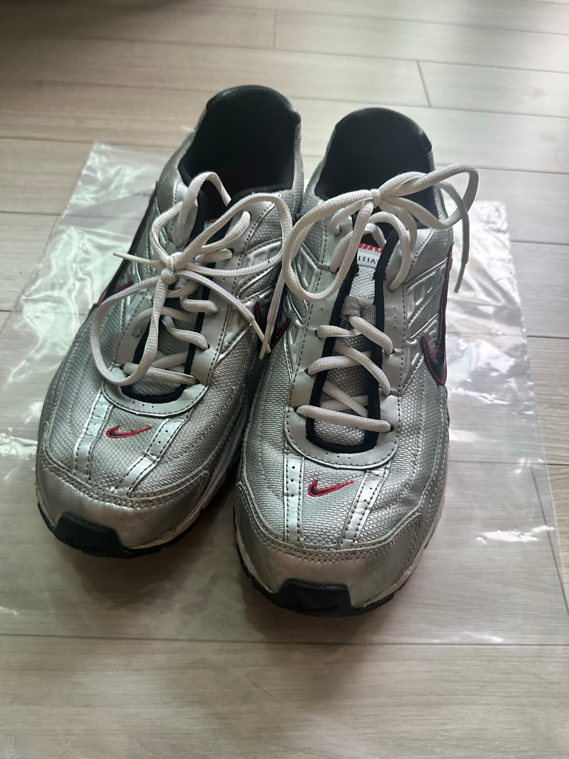 나이키 이니시에이터 메탈릭 실버 블랙 285 상품이미지2