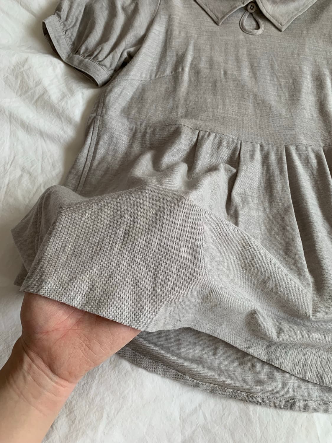 그레이 카라 퍼프 탑 상품이미지3