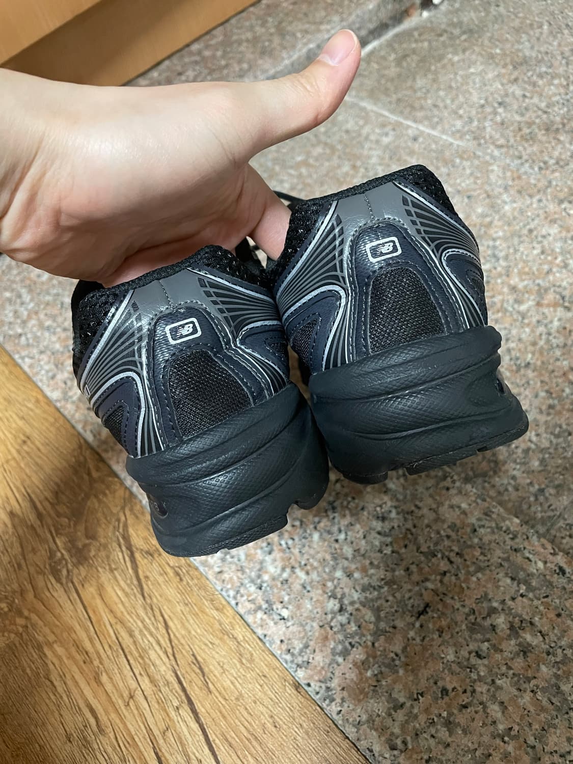 뉴발란스 740 블랙 실버 메탈릭 250 상품이미지3