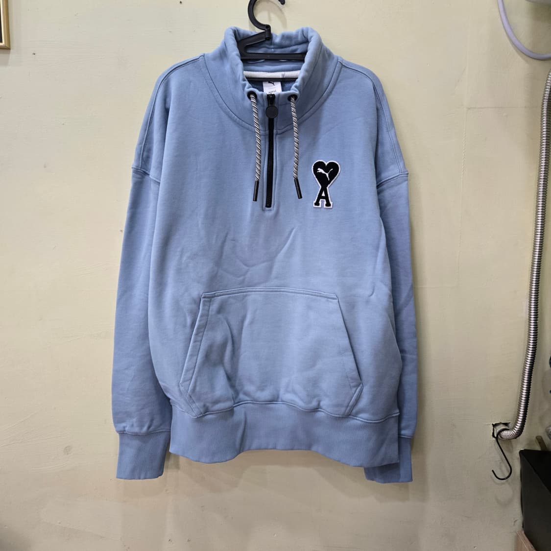 [XXL] AMI × PUMA 하프집업 후디 (스카이블루) 상품이미지1