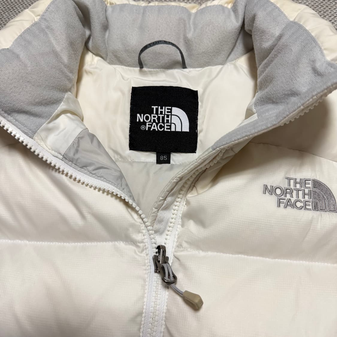 노스페이스 700 화이트 경량 패딩조끼 상품이미지2