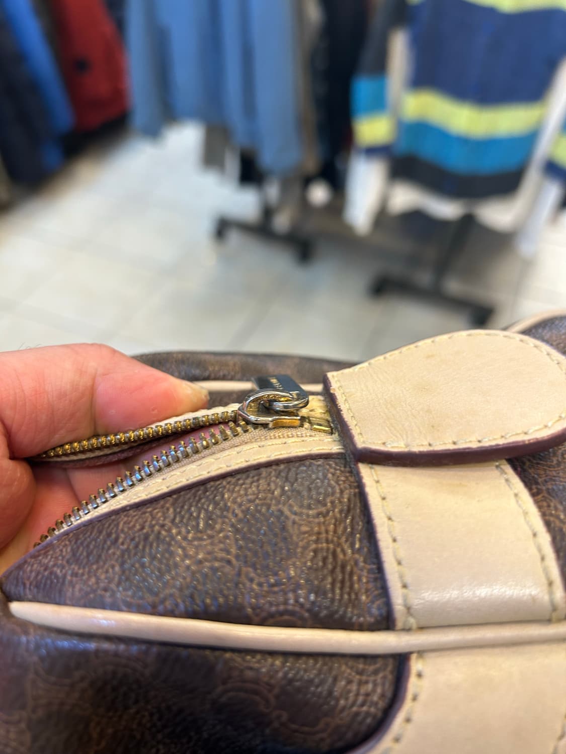 정품 셀린느 토드백 팝니다 상품이미지10