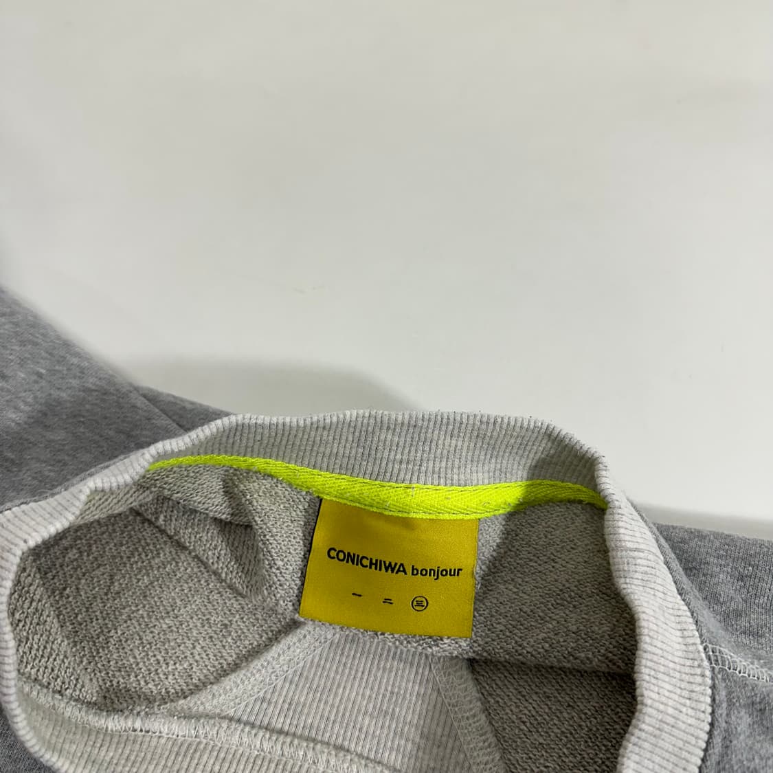 XL 곤니치와봉쥬르 그레이 오버핏 엘보우패치 코튼 맨투맨 상품이미지3